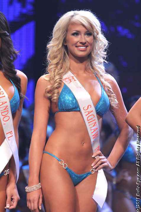 2011-hooters-swimsuit-pageant-39